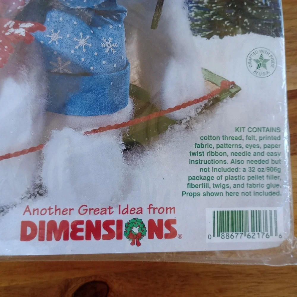 Dimensions Bean Buddies Sledding Trio 62176 Vintage 2000 Felt Craft Kit‎ Snowman